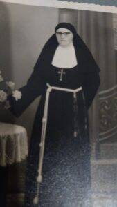 Tia Clara, religiosa na Congregação das Irmãs Catequistas Franciscanas em Rodeio, SC